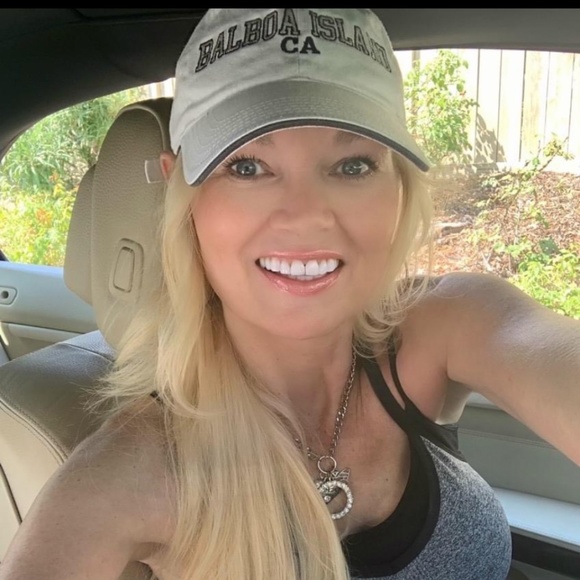 Meet your Posher, 🦋 - Picture 1 of 3